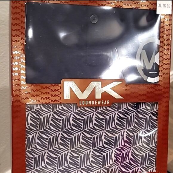 Michael Kors Logo Boxed Loungewear Gift Set - Picture 3 of 7